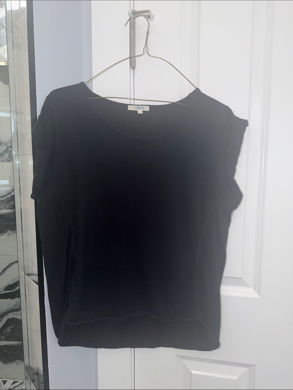 Leallo Black Short Sleeve Scoop Neck Tee